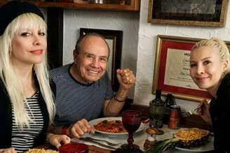 Stênio Garcia ao lado das filhas, Cássia e Gaya Piovesan