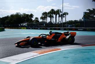 Norris supera rivais e crava pole da sprint