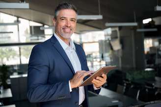 A escolha entre franquia e negócio próprio envolve planejamento, perfil empreendedor e avaliação dos riscos e oportunidades de cada modelo