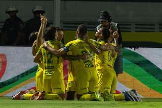 Fernando Diniz dispara contra arbitragem em sua primeira derrota no comando do Corinthians.