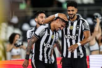 David Ricardo celebrando gol pelo Botafogo 