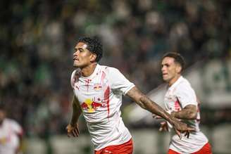 Red Bull Bragantino vence a Chapecoense de virada pelo Brasileirão 