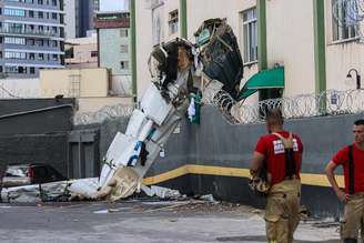 Avião atinge prédio residencial em Belo Horizonte