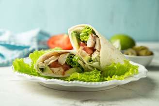 Wrap de frango com abacate