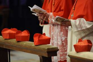 Cardeais durante missa do Sínodo dos Bispos, no Vaticano