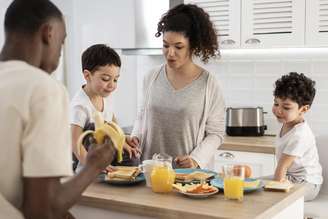 Alimentação saudável em família ajuda a emagrecer de forma mais rápida e segura