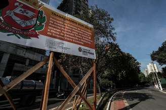 Canteiros de obras Avenida Sena Madureira com a rua Mairinque