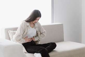 A pancreatite é uma doença que causa a inflamação do pâncreas e pode variar de quadros leves a graves