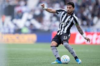 Botafogo e Racing se enfrentam em duelo equilibrado pela Sul-Americana
