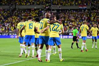 Jogadores da Seleção Brasileira em partida contra a Croácia
