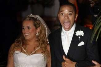 Vivian e Robinho se casando