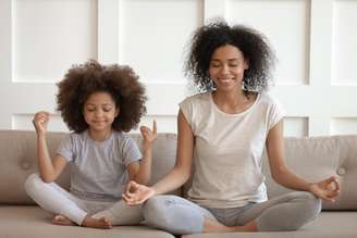 Veja como a mãe de cada signo relaxa