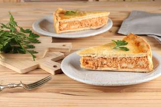 Torta de frango com massa de iogurte