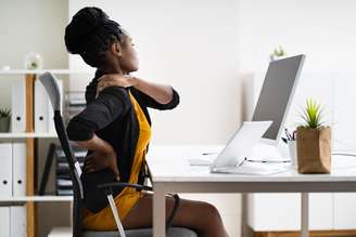 Síndrome do piriforme pode causar dor no glúteo e desconforto em quem passa muitas horas sentado