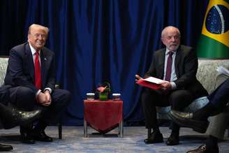 (Imgem de arquivo) O presidente dos EUA, Donald Trump, em reunião com o presidente do Brasil, Luiz Inácio Lula da Silva, em 2025