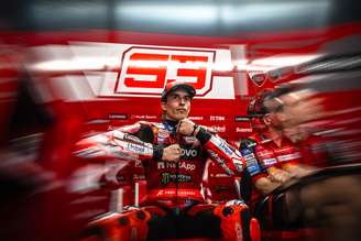 Marc Márquez fraturou pé direito e passará por cirurgia.