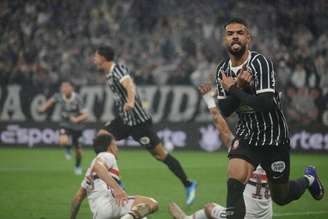 Raniele marcou o primeiro gol do Corinthians sobre o São Paulo.