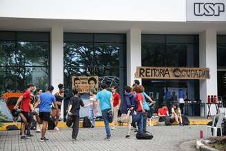 Estudantes ocupam a reitoria da USP desde quinta-feira, 7