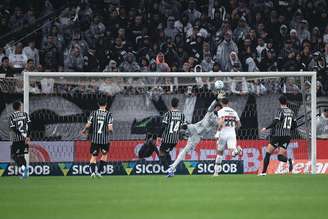 São Paulo enfrenta o Corinthians em Itaquera