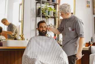 Construir uma carreira na barbearia exige mais do que equipamentos e domínio dos cortes