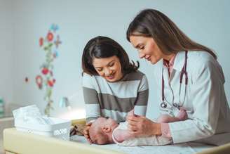 O formato da cabeça do bebê merece atenção nos primeiros meses de vida