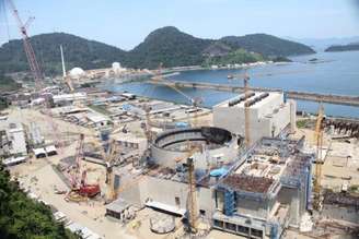 Obras de Angra 3, usina nuclear que compõe o complexo de três usinas em Angra dos Reis (RJ), operado pela Eletronuclear