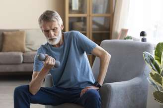 Sarcopenia: musculação pode ajudar a frear perda muscular em idosos