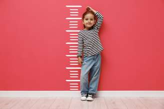 O desenvolvimento infantil sofre influência direta de hábitos como nutrição, rotina de sono, prática de exercícios e equilíbrio emocional