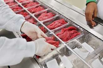Governo tomará medidas para reverter decisão da União Europeia de proibir compra de carnes do Brasil