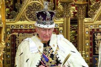Rei Charles III lê programa anual do governo britânico no Parlamento