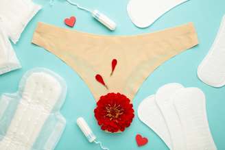 Tons do sangue menstrual podem variar durante o ciclo e indicar mudanças naturais ou sinais de alerta para a saúde íntima