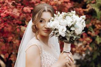 O estilo Bridal Glow realça a beleza natural da noiva