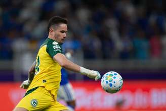 Tadeu jogador do Goiás durante partida contra o Cruzeiro no estádio Mineirão pelo campeonato Copa Do Brasil 2026.