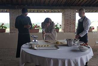 Kate preparou tortelli em agriturismo