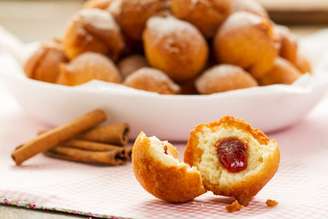 Bolinho de chuva proteico com goiabada