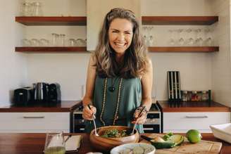 Uma alimentação saudável pode ajudar a amenizar os sintomas da menopausa