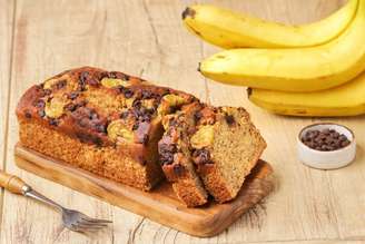 Bolo de banana com gotas de chocolate