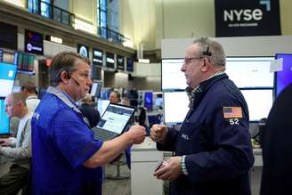 Operadores na bolsa de Nova York
 5 de maio de 2026.  REUTERS/Brendan McDermid/Foto de arquivo