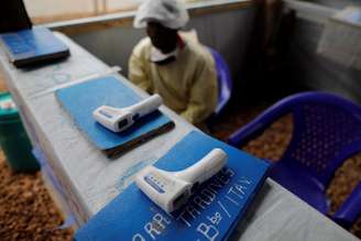 Termômetros na entrada de um centro de tratamento de Ebola na cidade de Butembo, na República Democrática do Congo
4 de outubro de 2019
REUTERS/Zohra Bensemra