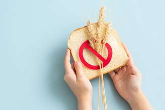 O controle da doença celíaca depende de uma dieta totalmente livre de glúten, associada ao acompanhamento clínico e nutricional