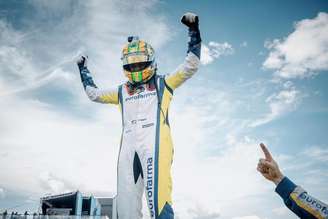 Felipe Fraga vence a sprint do GP Chevrolet Sonic em Goiânia