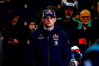 Max Verstappen na garagem da Winward Racing