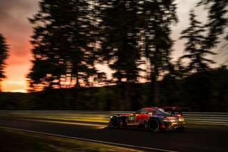 Carro #3 lidera as 24 Horas de Nurburgring sob ordens de equipe