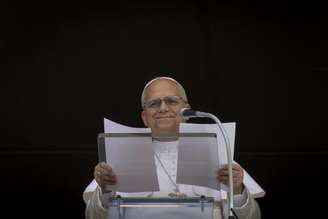 Papa durante oração na Praça São Pedro