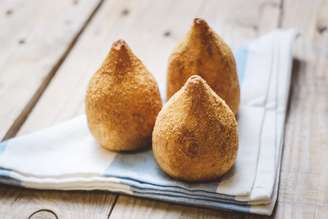 Coxinha proteica de frango com batata-doce
