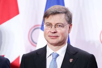 Comissário europeu de economia e produtividade Valdis Dombrovskis em Paris
18 de maio de 2026    REUTERS/Tom Nicholson