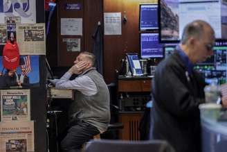 Operadores na bolsa de Nova York
 15 de maio de 2026. REUTERS/Jeenah Moon