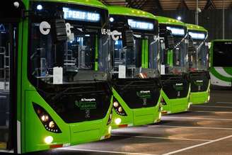 Ônibus elétricos estacionados em São Paulo