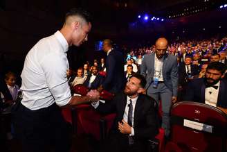 Cristiano Ronaldo e Messi em premiação da Uefa