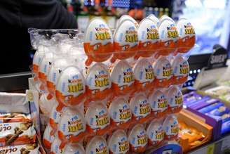 Consumidora comprou um "Kinder Ovo" para filhos, porém eles constataram uma larva.